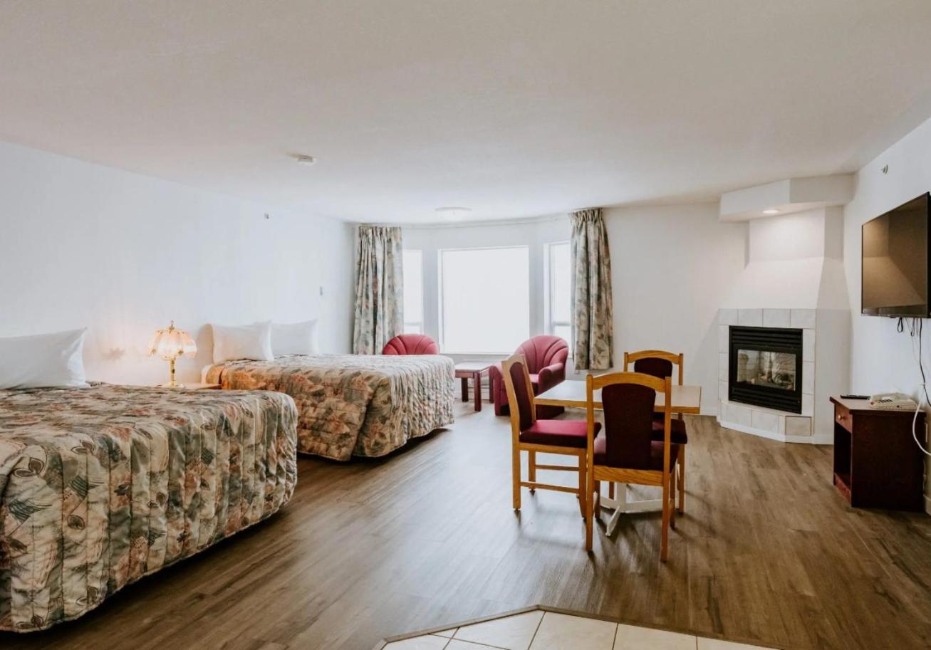 Penhold Western Budget Plus Mosaic Suites מראה חיצוני תמונה