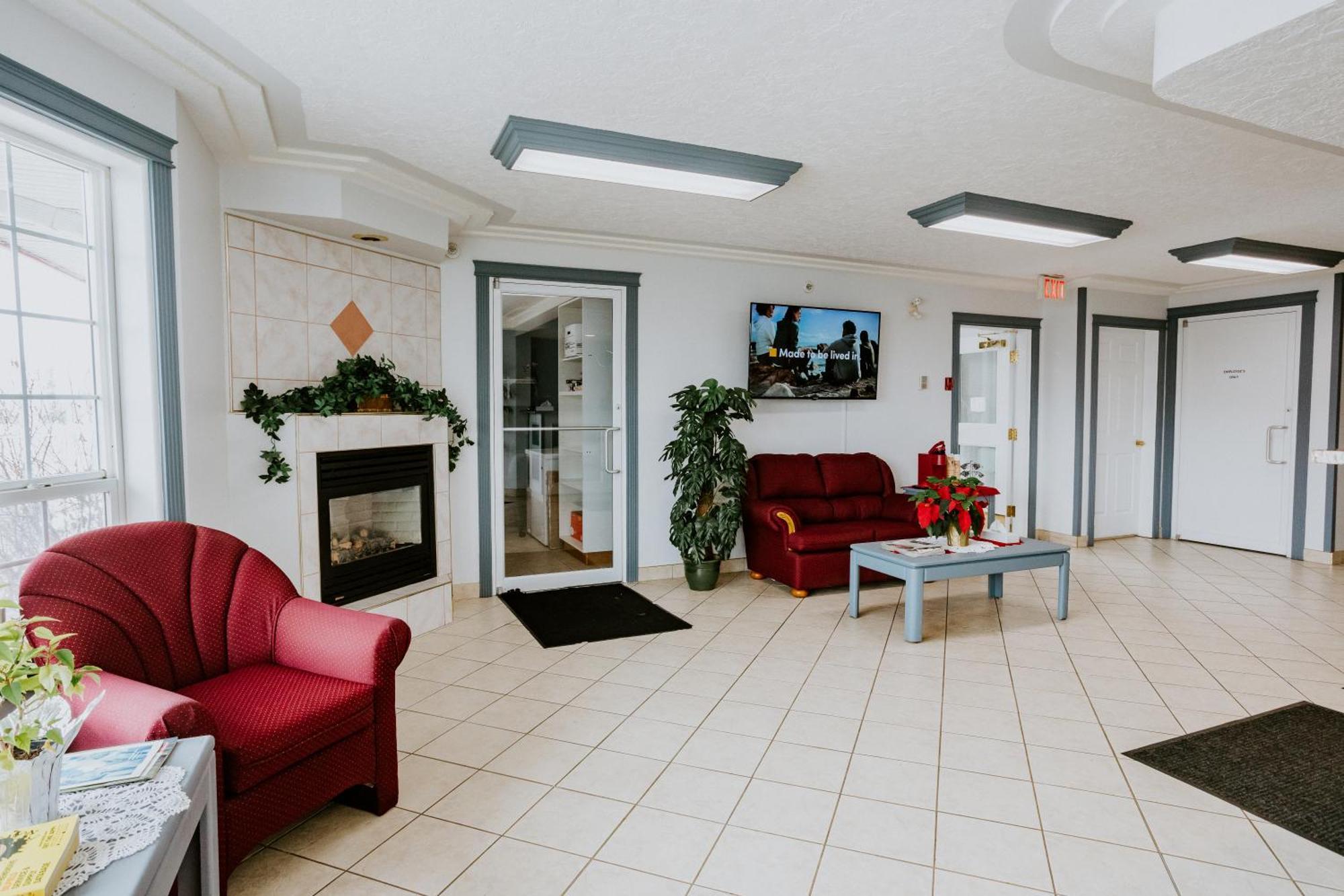 Penhold Western Budget Plus Mosaic Suites מראה חיצוני תמונה