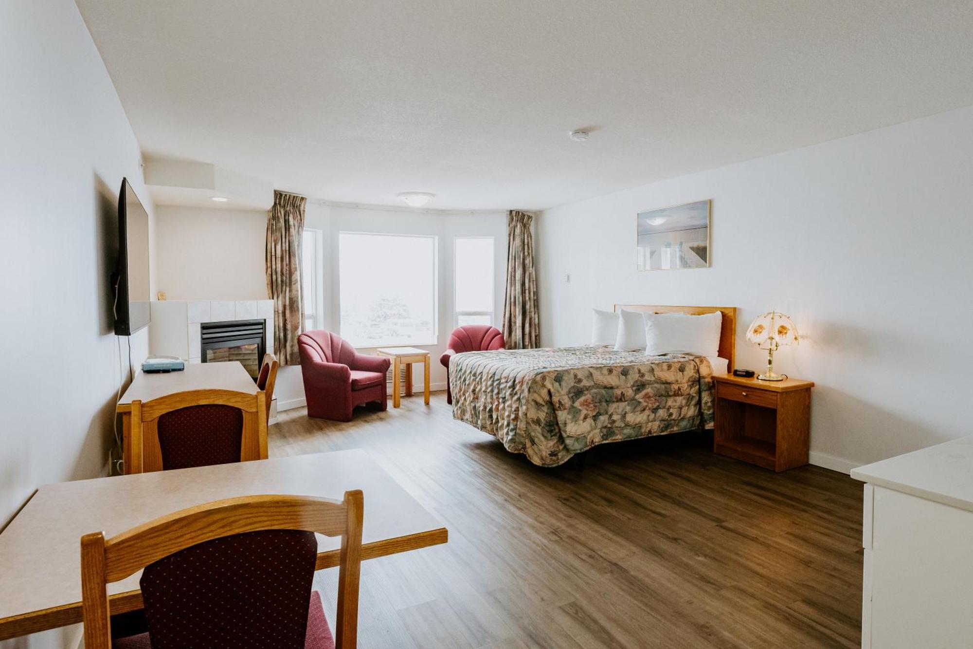 Penhold Western Budget Plus Mosaic Suites מראה חיצוני תמונה