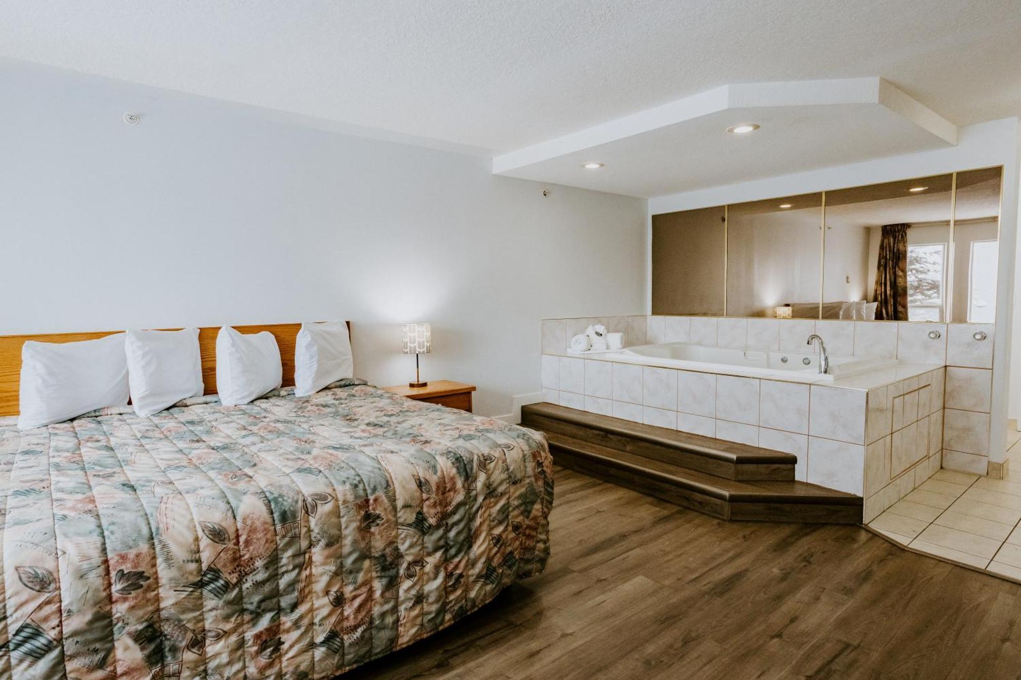 Penhold Western Budget Plus Mosaic Suites מראה חיצוני תמונה