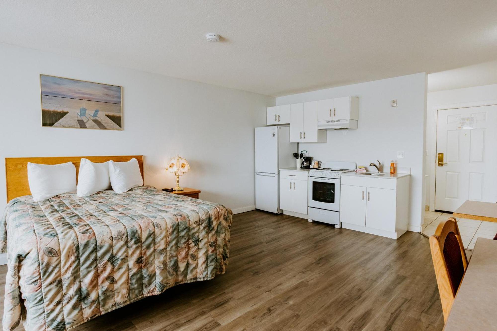 Penhold Western Budget Plus Mosaic Suites מראה חיצוני תמונה