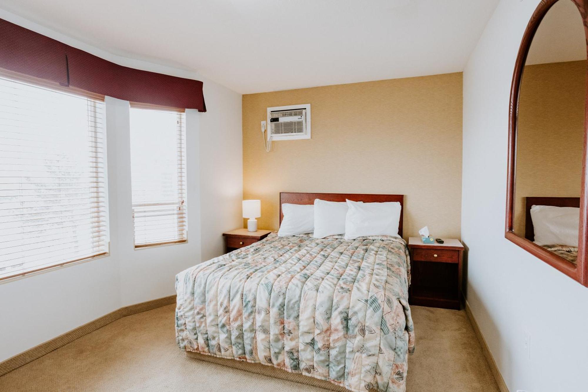 Penhold Western Budget Plus Mosaic Suites מראה חיצוני תמונה