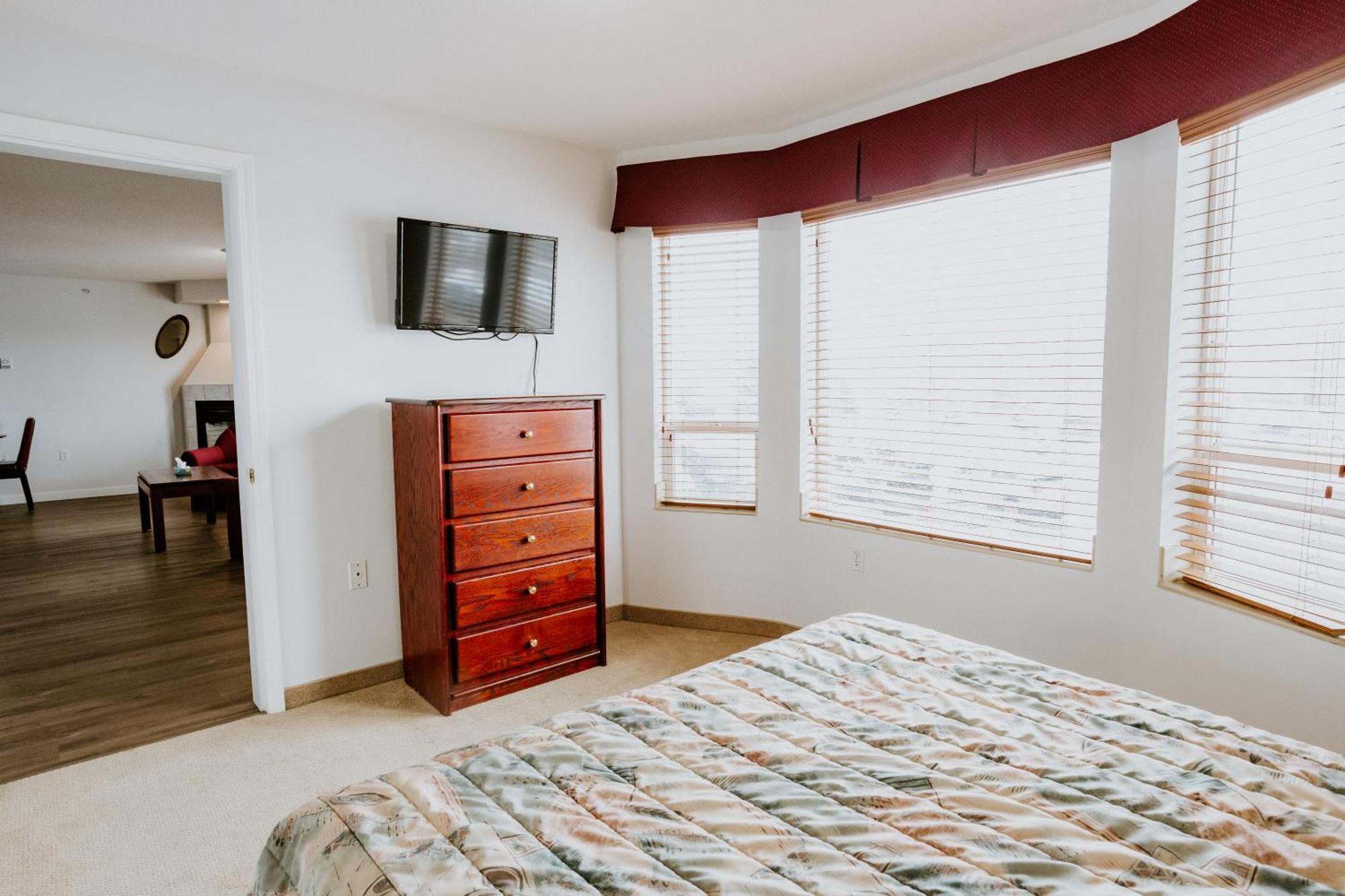 Penhold Western Budget Plus Mosaic Suites מראה חיצוני תמונה