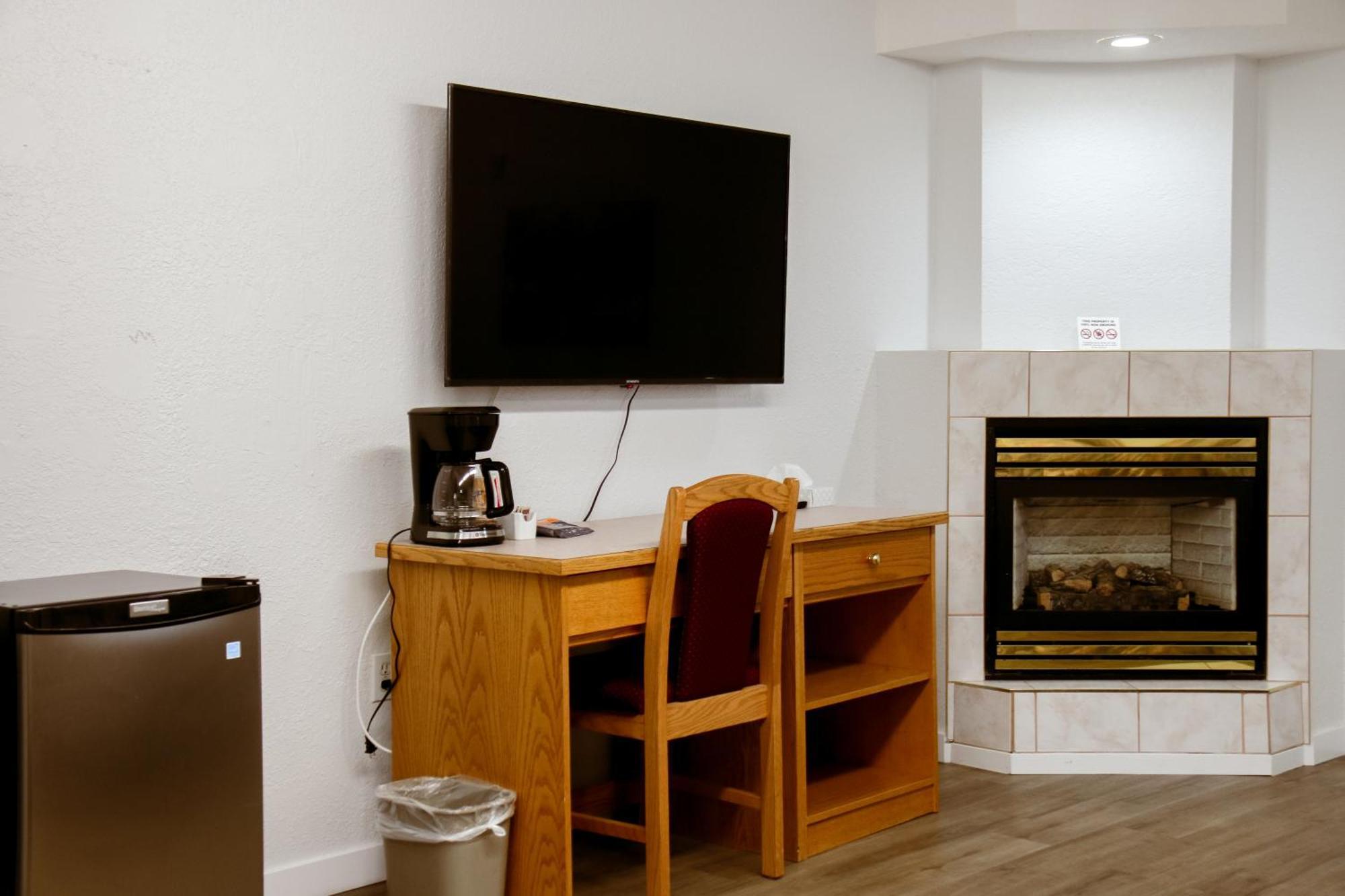 Penhold Western Budget Plus Mosaic Suites מראה חיצוני תמונה