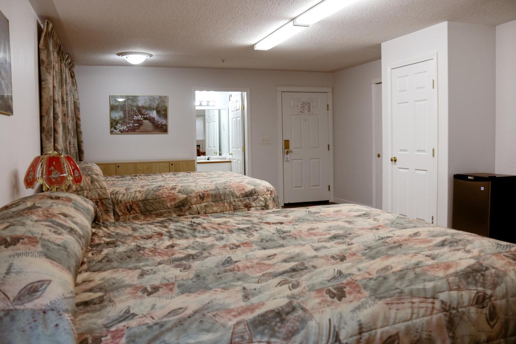 Penhold Western Budget Plus Mosaic Suites מראה חיצוני תמונה